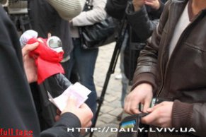 Во Львове мэр Киева дороже Тимошенко на 50 копеек, - с аукциона кукол украинских политиков. ФОТО Во Львове мэр Киева дороже Тимошенко на 50 копеек, - с аукциона кукол украинских политиков. ФОТО