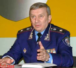 Выстрелы в газете "Экспресс" могли быть сделаны изнутри, - главный милиционер Львовщины Выстрелы в газете "Экспресс" могли быть сделаны изнутри, - главный милиционер Львовщины